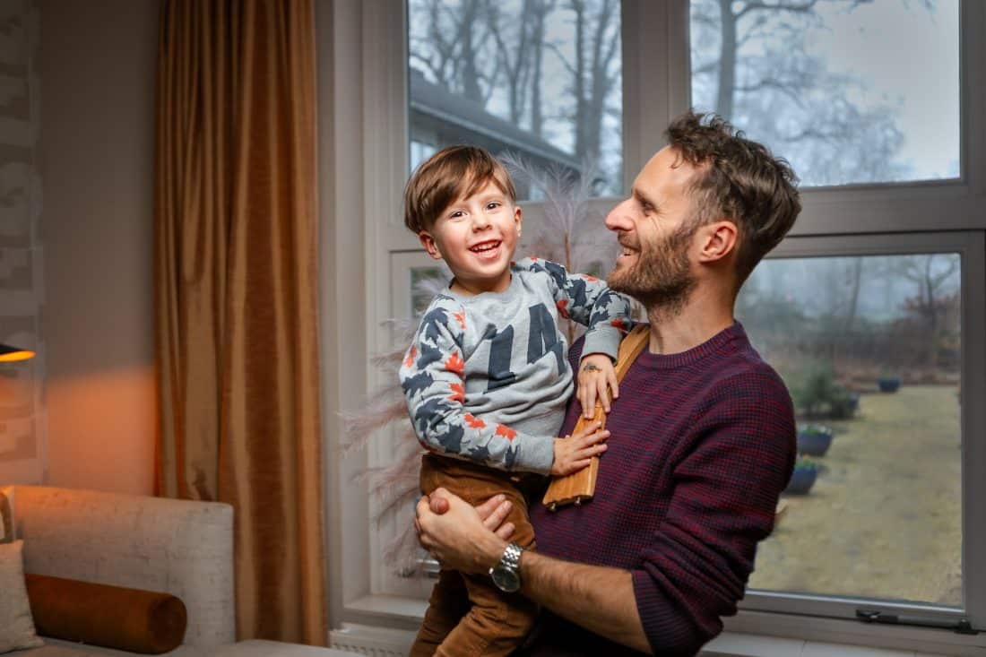 Op zaterdag 8 maart openen alle Ronald McDonald Huizen en vakantiehuizen haar deuren tijdens de ?Open Huizen Dag?. Al 40 jaar vormen de Ronald McDonald Huizen een thuis ver van huis voor families met een ziek kind. Ervaar dit thuisgevoel zelf bij een Ronald McDonald Huis bij jou in de buurt