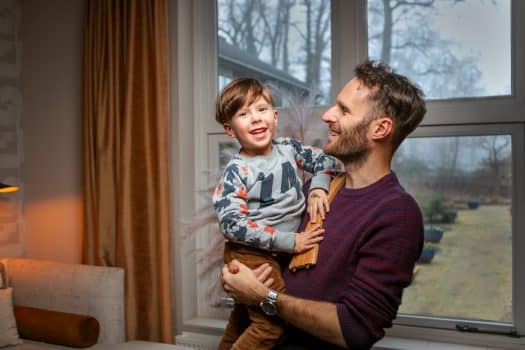 Op zaterdag 8 maart openen alle Ronald McDonald Huizen en vakantiehuizen haar deuren tijdens de ?Open Huizen Dag?. Al 40 jaar vormen de Ronald McDonald Huizen een thuis ver van huis voor families met een ziek kind. Ervaar dit thuisgevoel zelf bij een Ronald McDonald Huis bij jou in de buurt