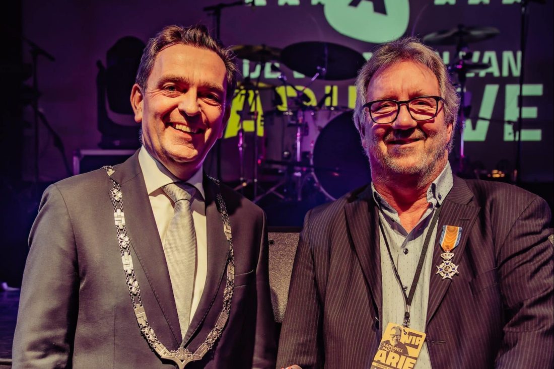Koninklijke onderscheiding voor Arie Verstegen van Poppodium Boerderij