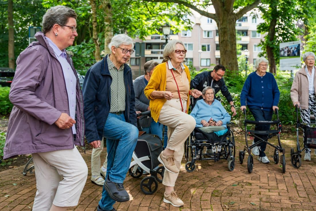 Buitenspeeldag voor ouderen: bijna 60% van de ouderen beweegt te weinig