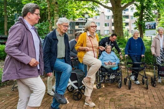 Buitenspeeldag voor ouderen: bijna 60% van de ouderen beweegt te weinig