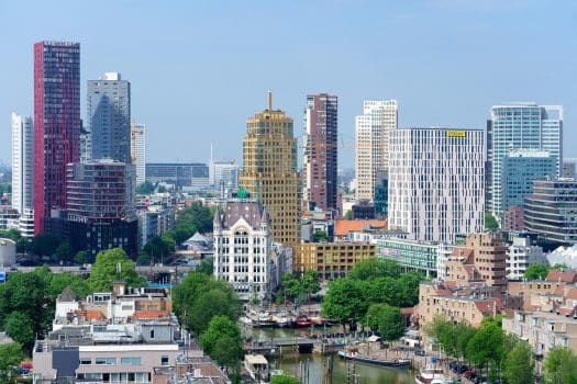 Waardering en erkenning voor de Rotterdamse klimaatplannen. Dat bleek vandaag toen de Europese Commissie bekend maakte dat Rotterdam een officieel missielabel kijgt toegekend, als keurmerk voor de kwaliteit van haar klimaatplannen. Hiermee behoort Rotterdam tot 1 van de 100 Europese steden die beschikt over dit label.